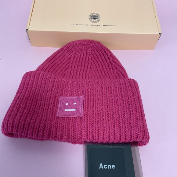 Complete Your Winter Look with a Pink Beanie and Acne Beauty Essentials - Picture 15 of 16